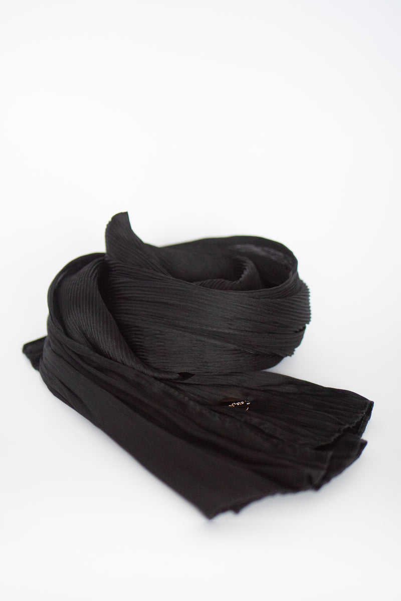 Satin Wavy Hijab - black