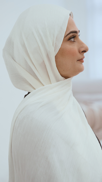 Satin Wavy Hijab - white